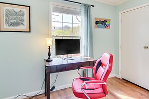 6 Mi to Blue Ridge Parkway: Home w/ Deck & Views!