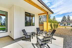 Patio + Outdoor Dining: Modern Home in Paradise