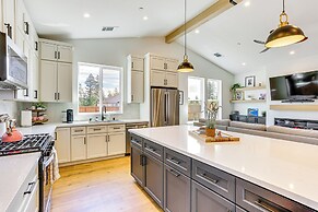 Patio + Outdoor Dining: Modern Home in Paradise