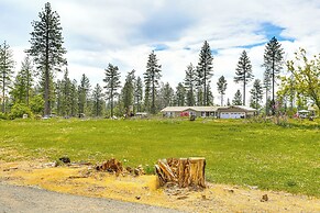 Patio + Outdoor Dining: Modern Home in Paradise