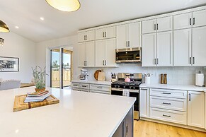 Patio + Outdoor Dining: Modern Home in Paradise