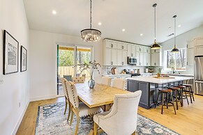 Patio + Outdoor Dining: Modern Home in Paradise