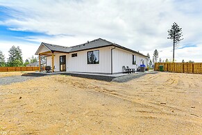 Patio + Outdoor Dining: Modern Home in Paradise