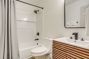 < 1 Mi to Main St & Amphitheater: Woodstock Home!