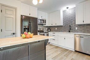 < 1 Mi to Main St & Amphitheater: Woodstock Home!