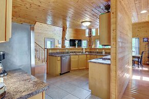 3 Mi to Marina: Cabin w/ Hot Tub in Byrdstown!