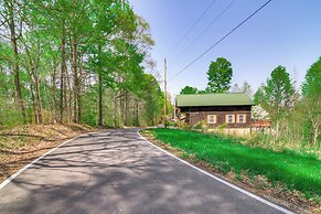 3 Mi to Marina: Cabin w/ Hot Tub in Byrdstown!