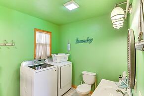 3 Mi to Marina: Cabin w/ Hot Tub in Byrdstown!