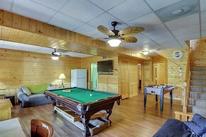 3 Mi to Marina: Cabin w/ Hot Tub in Byrdstown!