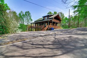 3 Mi to Marina: Cabin w/ Hot Tub in Byrdstown!