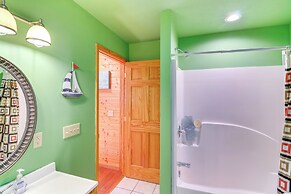 3 Mi to Marina: Cabin w/ Hot Tub in Byrdstown!