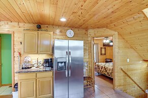 3 Mi to Marina: Cabin w/ Hot Tub in Byrdstown!