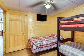 3 Mi to Marina: Cabin w/ Hot Tub in Byrdstown!