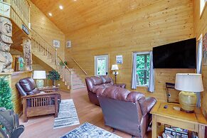 3 Mi to Marina: Cabin w/ Hot Tub in Byrdstown!