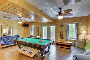 3 Mi to Marina: Cabin w/ Hot Tub in Byrdstown!