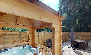 Farmhouse by Lake Coo With Jacuzzi