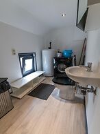 Farmhouse by Lake Coo With Jacuzzi