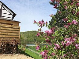 Farmhouse by Lake Coo With Jacuzzi