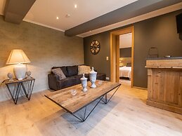 Farmhouse by Lake Coo With Jacuzzi