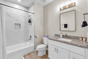 Chic Pet Friendly 3br Duplex In Amazing Location 3 Bedroom Duplex