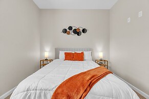 Chic Pet Friendly 3br Duplex In Amazing Location 3 Bedroom Duplex