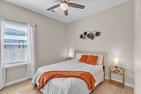 Chic Pet Friendly 3br Duplex In Amazing Location 3 Bedroom Duplex