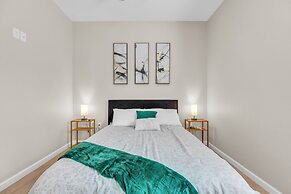 Chic Pet Friendly 3br Duplex In Amazing Location 3 Bedroom Duplex