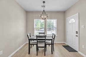 Chic Pet Friendly 3br Duplex In Amazing Location 3 Bedroom Duplex