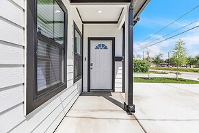 Chic Pet Friendly 3br Duplex In Amazing Location 3 Bedroom Duplex