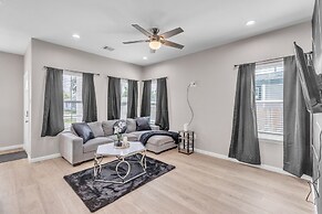 Chic Pet Friendly 3br Duplex In Amazing Location 3 Bedroom Duplex