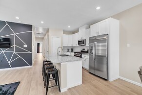 Chic Pet Friendly 3br Duplex In Amazing Location 3 Bedroom Duplex