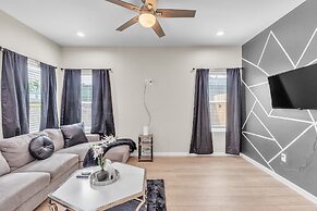 Chic Pet Friendly 3br Duplex In Amazing Location 3 Bedroom Duplex