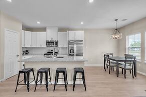 Chic Pet Friendly 3br Duplex In Amazing Location 3 Bedroom Duplex