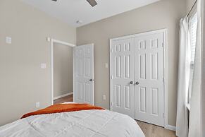 Chic Pet Friendly 3br Duplex In Amazing Location 3 Bedroom Duplex