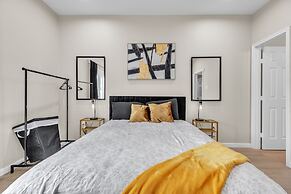 Chic Pet Friendly 3br Duplex In Amazing Location 3 Bedroom Duplex