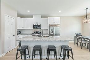 Chic Pet Friendly 3br Duplex In Amazing Location 3 Bedroom Duplex