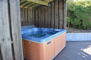 Villa in Stavelot With Lake View and Jacuzzi