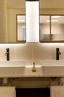 Hotel Tinah: Elegance and Comfort Near the Champs-elysees