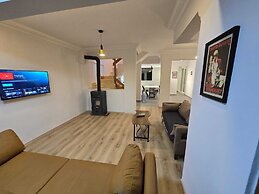 VILLA OLINDA 4 BED with huge garden