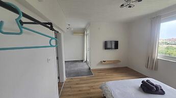 VILLA OLINDA 4 BED with huge garden