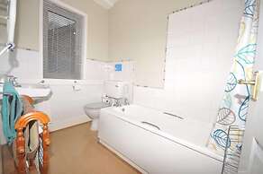 Sleep 4-5 Family Cottage - Petok, Parking,gameroom