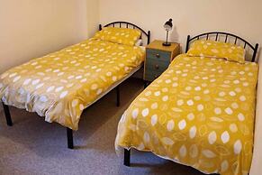 Sleep 4-5 Family Cottage - Petok, Parking,gameroom