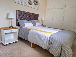 Sleep 4-5 Family Cottage - Petok, Parking,gameroom