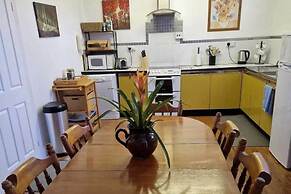 Sleep 4-5 Family Cottage - Petok, Parking,gameroom