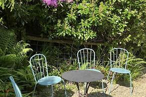 Sleep 4-5 Family Cottage - Petok, Parking,gameroom