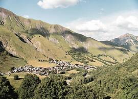 Mountain-view Apartment for 6 Guests