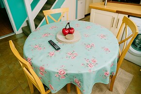 House - Sleeps 8 - Garden - Pet Friendly - Parking