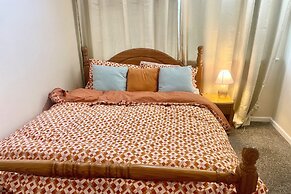 Elegant 3-bedroom Home, Free Parking and Garden!