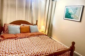 Elegant 3-bedroom Home, Free Parking and Garden!