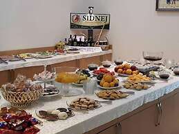 Hotel & Restaurant Grand White City